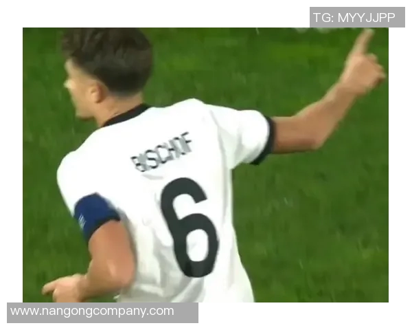 德U21主帅称赞卡尔需学会边路跑动以创造更多进攻空间