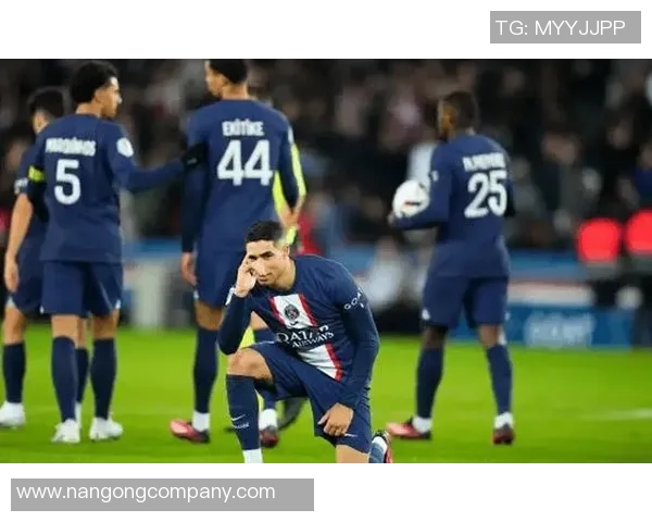 摩纳哥与巴黎对裁判VAR判罚不满卡马拉科雷尔红牌引发激烈争论