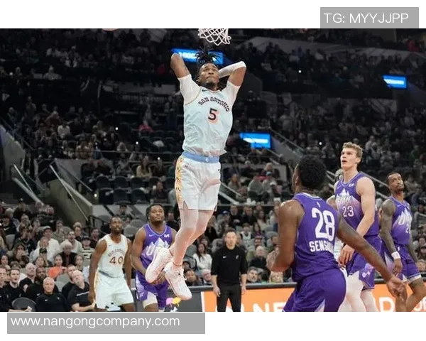 卡斯尔创队史新纪录单场至少30分10板5助命中率超65成为最年轻球员